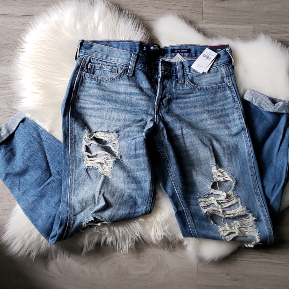Hollister Boyfriend jeans.